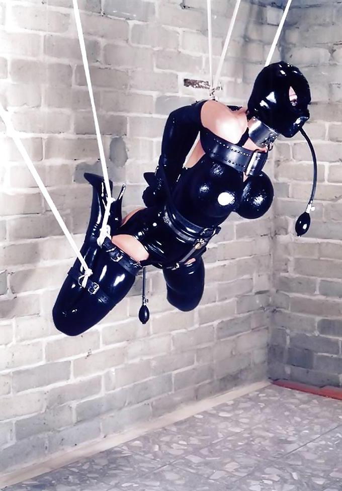 12P Bondage in leather and latex