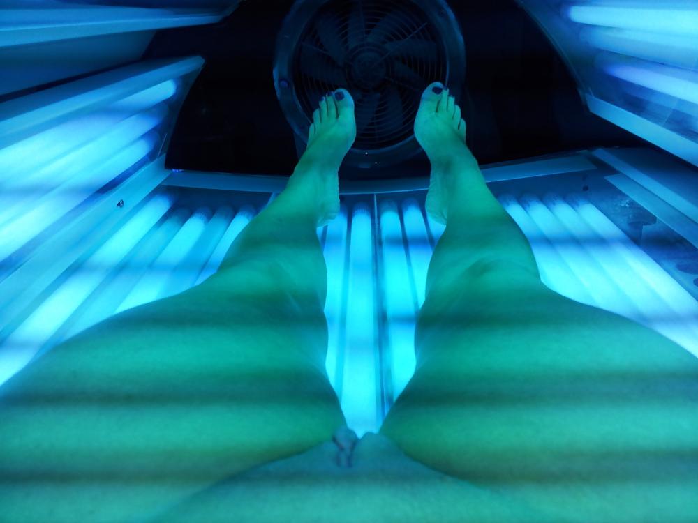 5P Playing on the sunbed