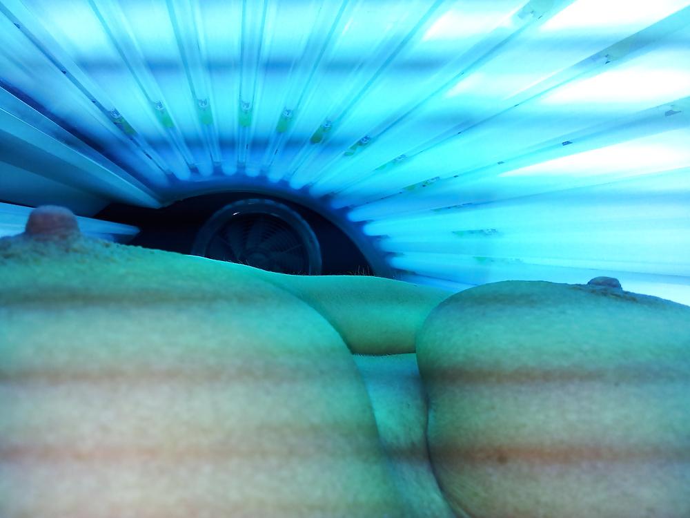 5P Playing on the sunbed