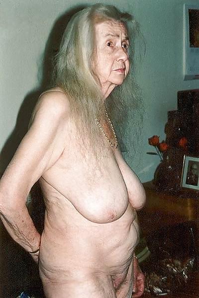 25P Big Tits Grannies