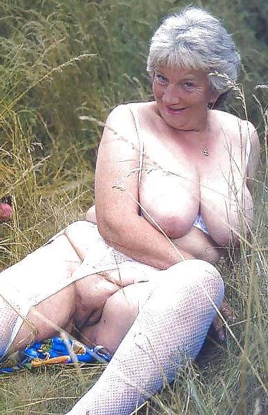 25P Big Tits Grannies