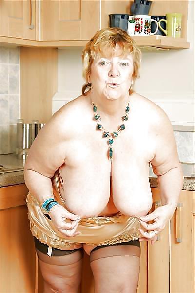 25P Big Tits Grannies