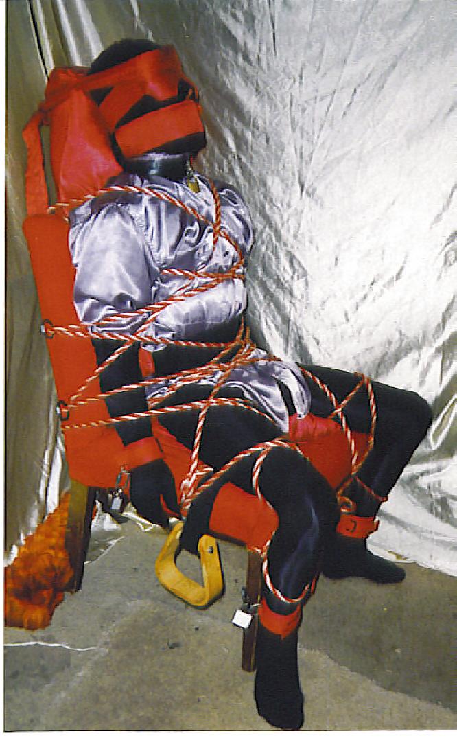 25P Satinstuhl-Bondage