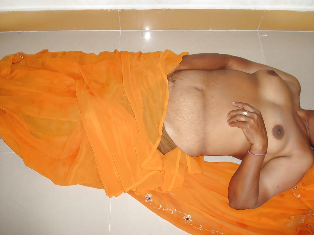25P NAUGHTY INDIAN AUNTY