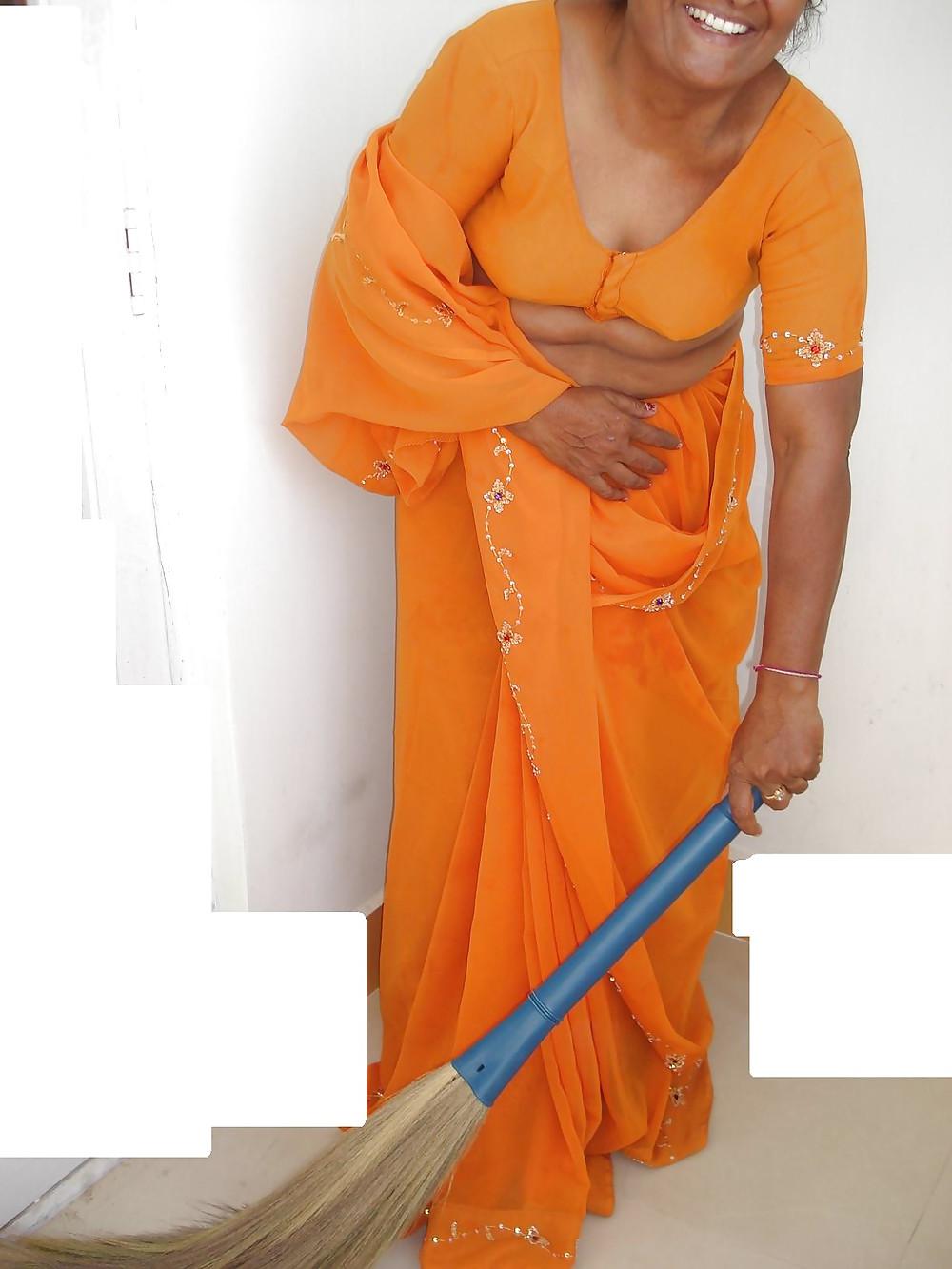 25P NAUGHTY INDIAN AUNTY