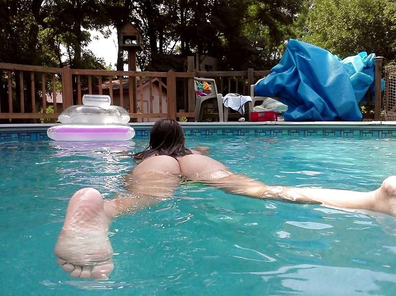 25P Poolside Babes 2 by TROC