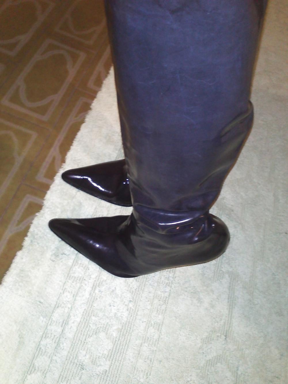 6P Latex boots