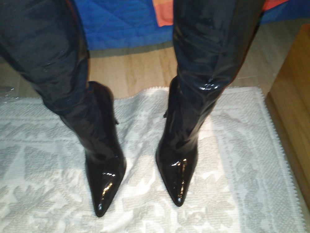 6P Latex boots
