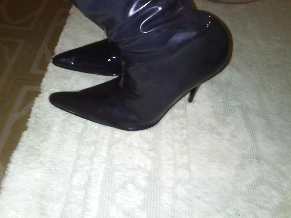 6P Latex boots