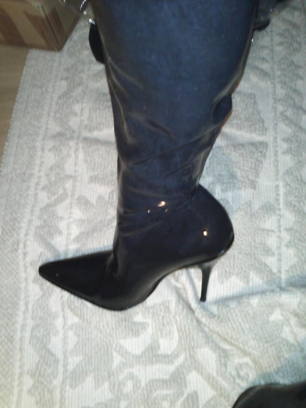 6P Latex boots