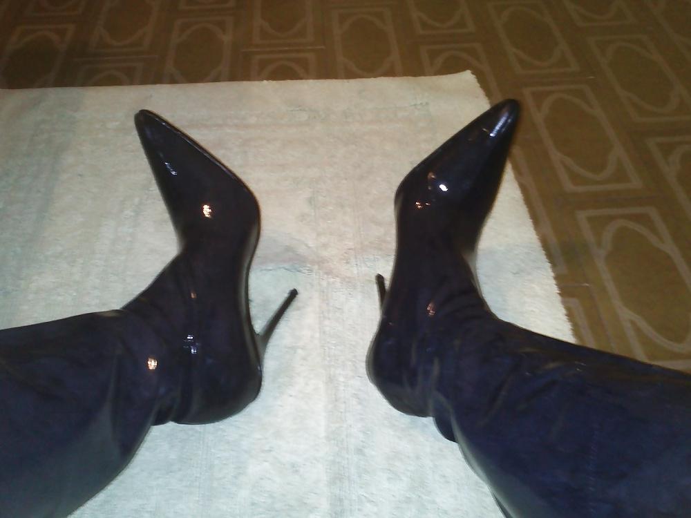 6P Latex boots