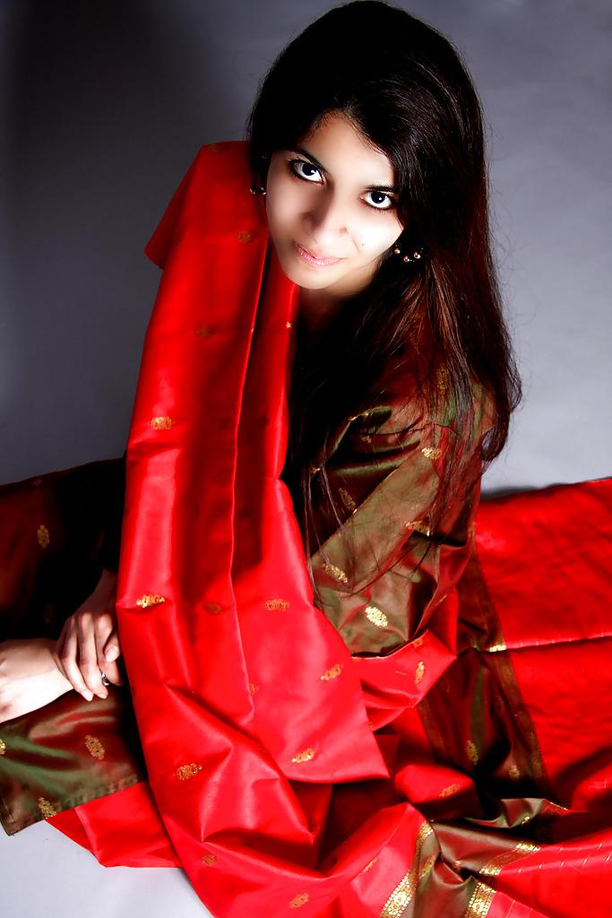 25P INDIAN GIRLS WITH WHITE GUYS