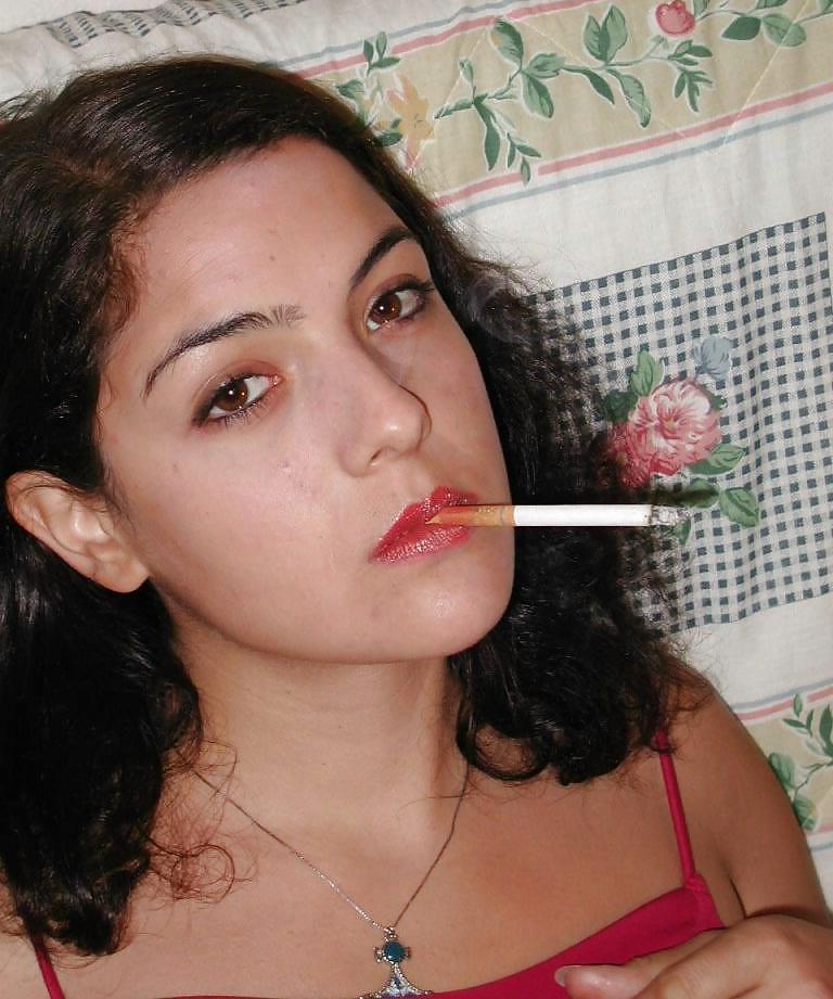 25P Girls Smoking - Dangles