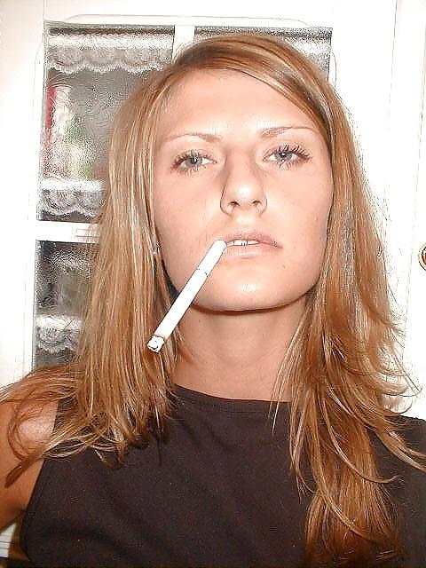 25P Girls Smoking - Dangles