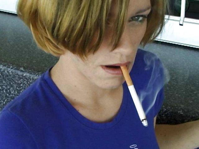 25P Girls Smoking - Dangles