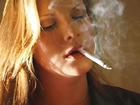 25P Girls Smoking - Dangles