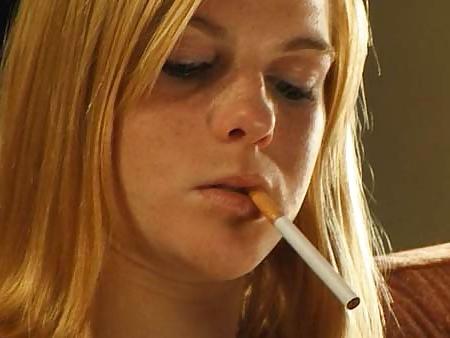 25P Girls Smoking - Dangles