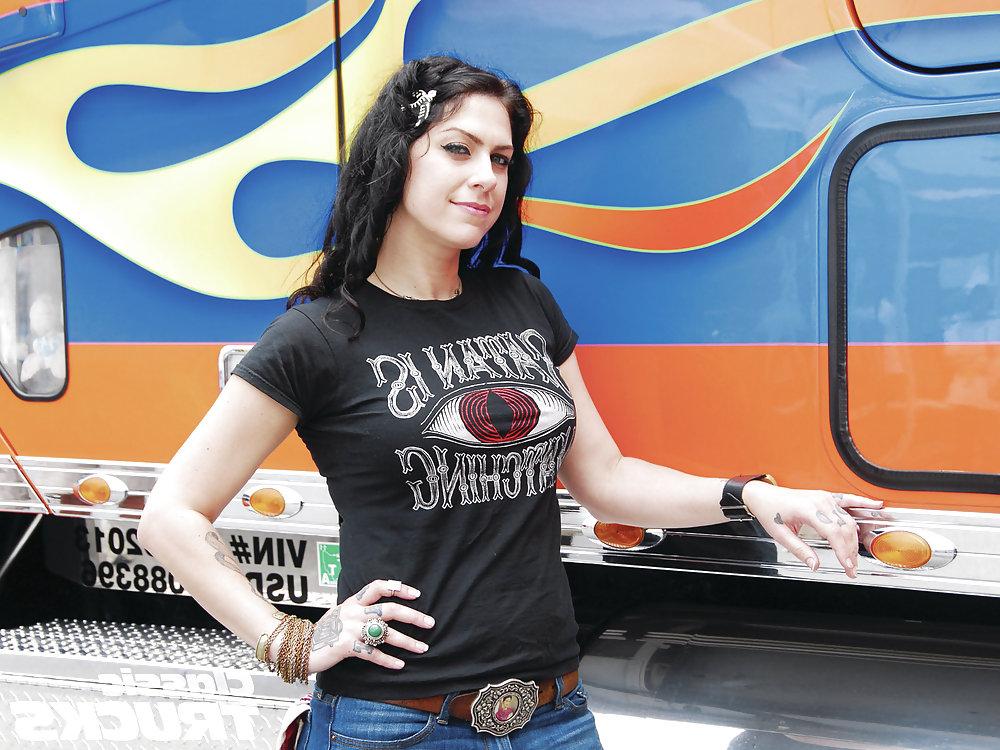 7P AMERICAN PICKER DANIELLE CUSHMAN