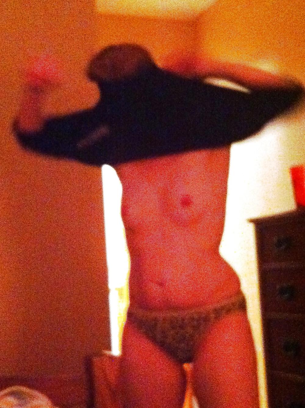 25P Blonde MILF beim Voyeurieren erwischt