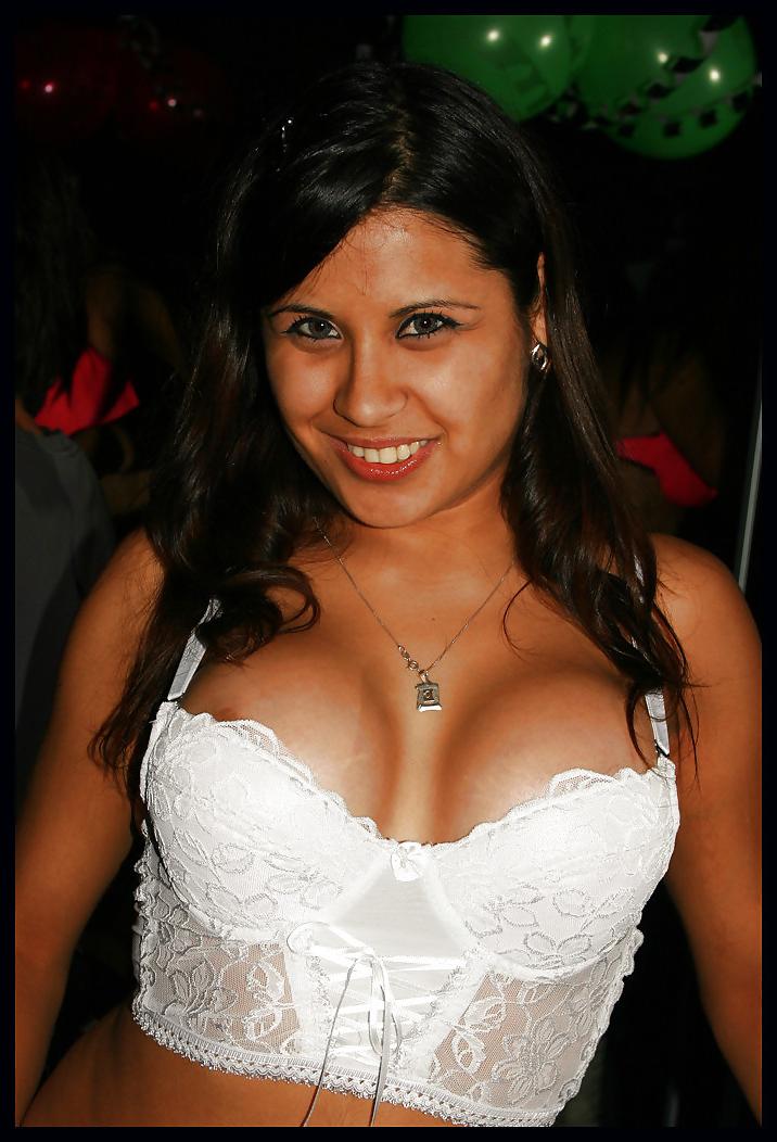 25P Big Boobs Cleavage by TROC