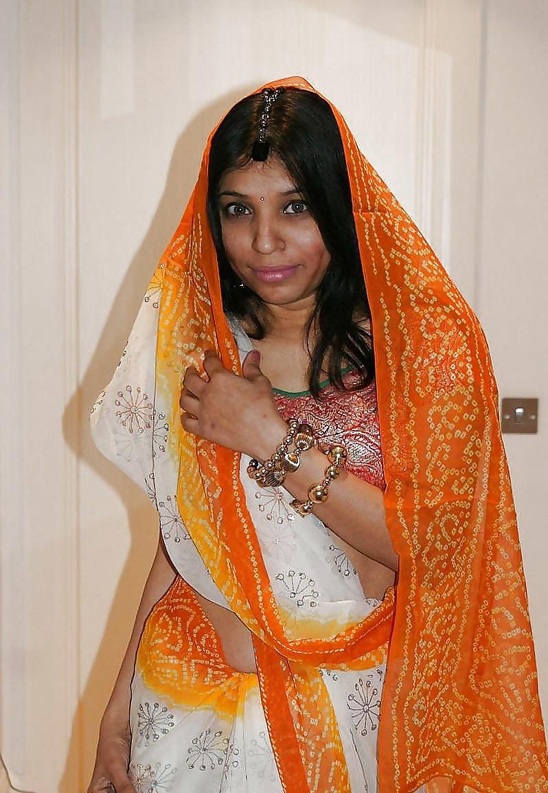 24P Sexy indian aunty