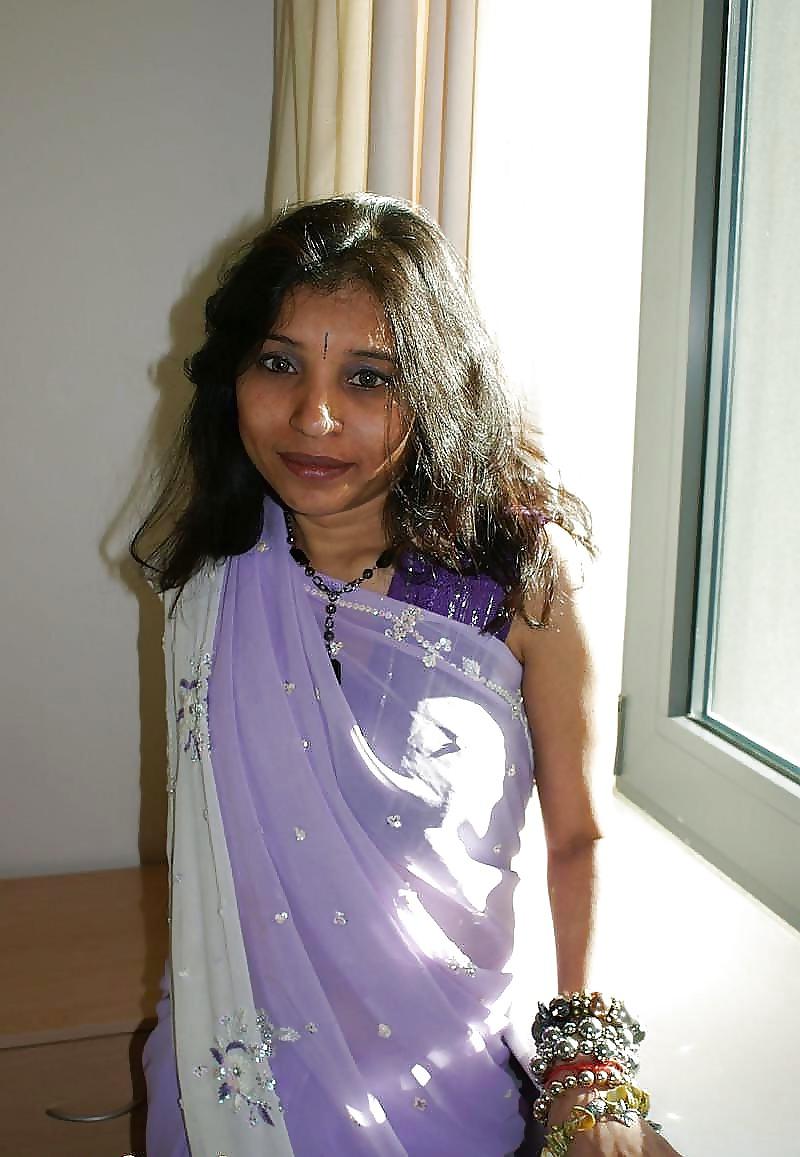 24P Sexy indian aunty