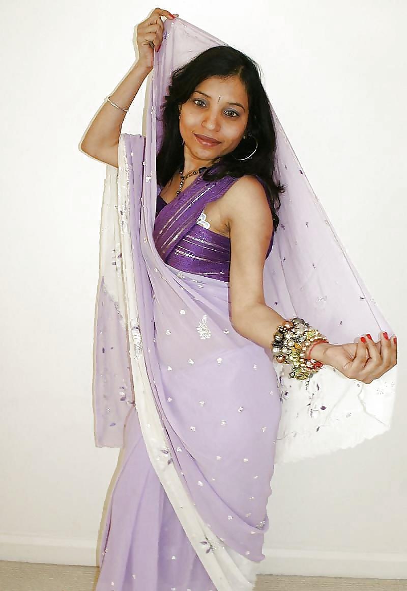 24P Sexy indian aunty