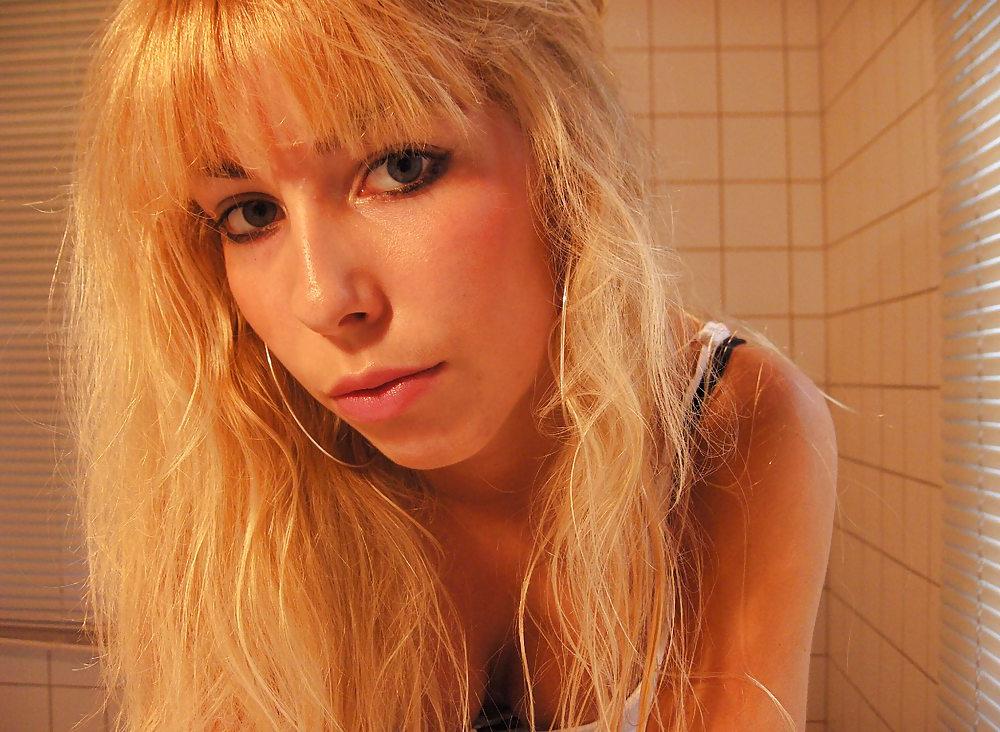 25P German Ex-girlfriend