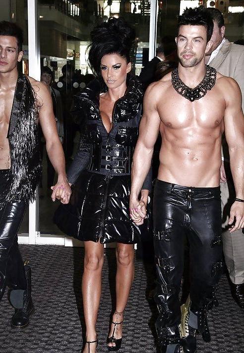 25P Katie Price Caught in Public by Voyeur TROC