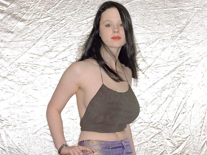 25P Thora Birch & Scarlett Johansson - Actresses With Big Boobs