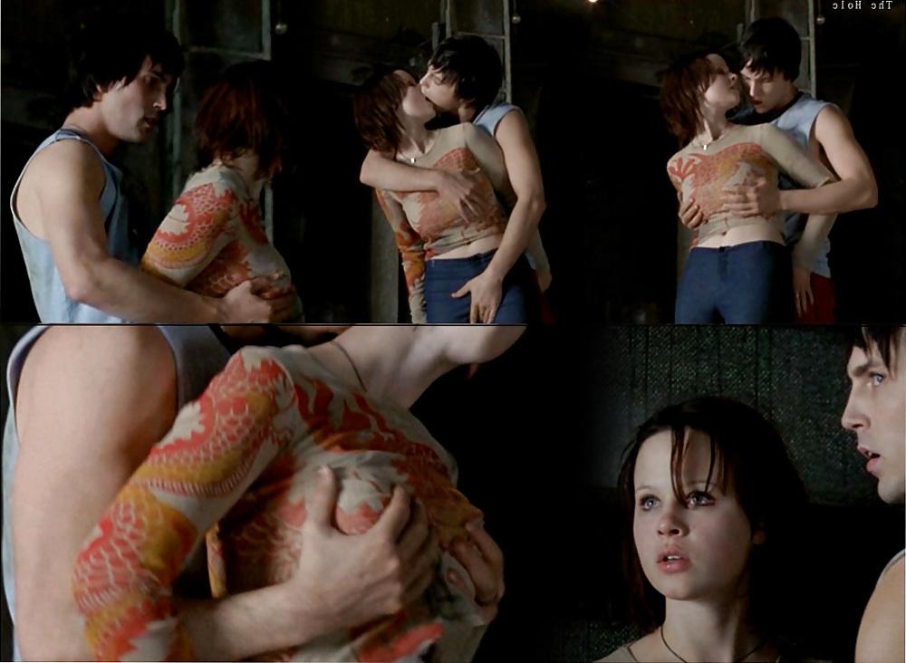 25P Thora Birch & Scarlett Johansson - Actresses With Big Boobs