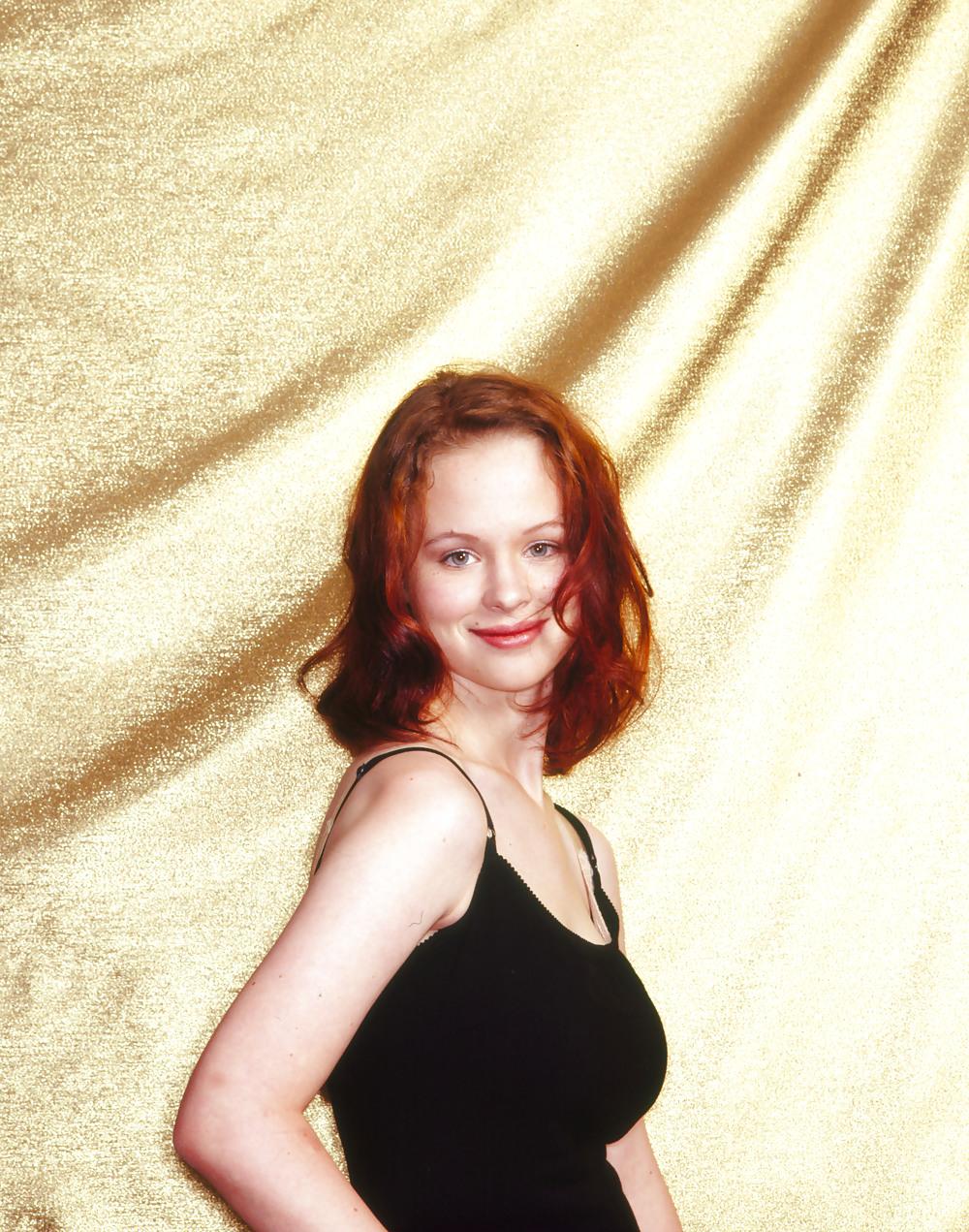 25P Thora Birch & Scarlett Johansson - Actresses With Big Boobs