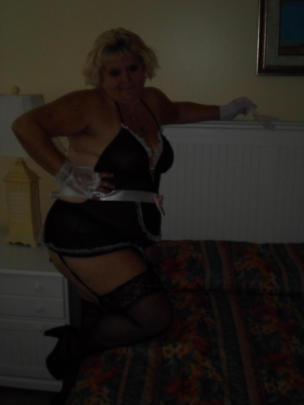 25P Naughty maid   cleaning  