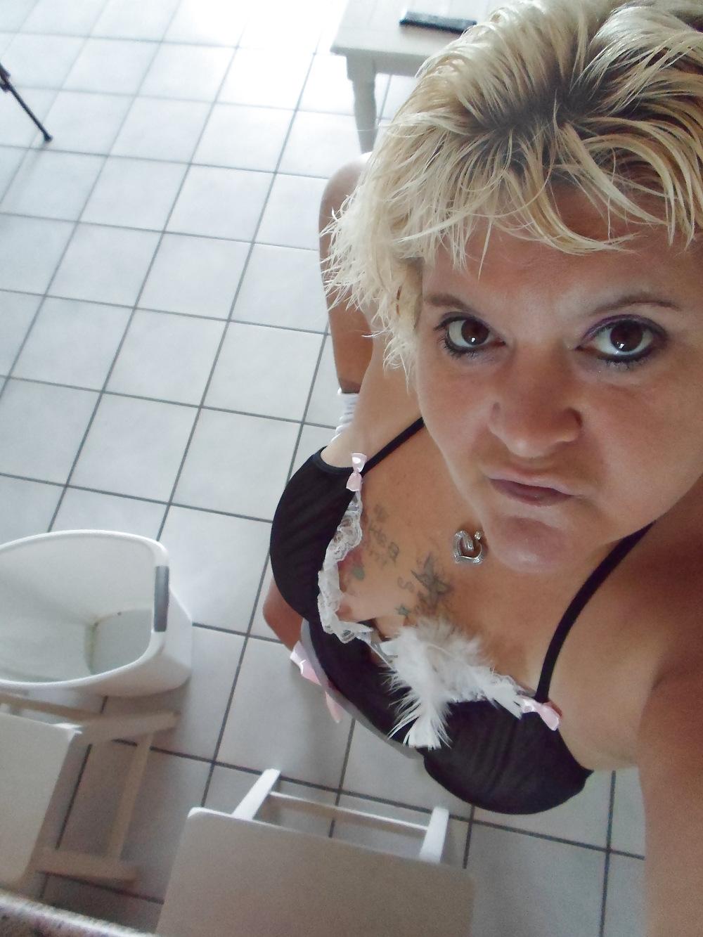 25P Naughty maid   cleaning  
