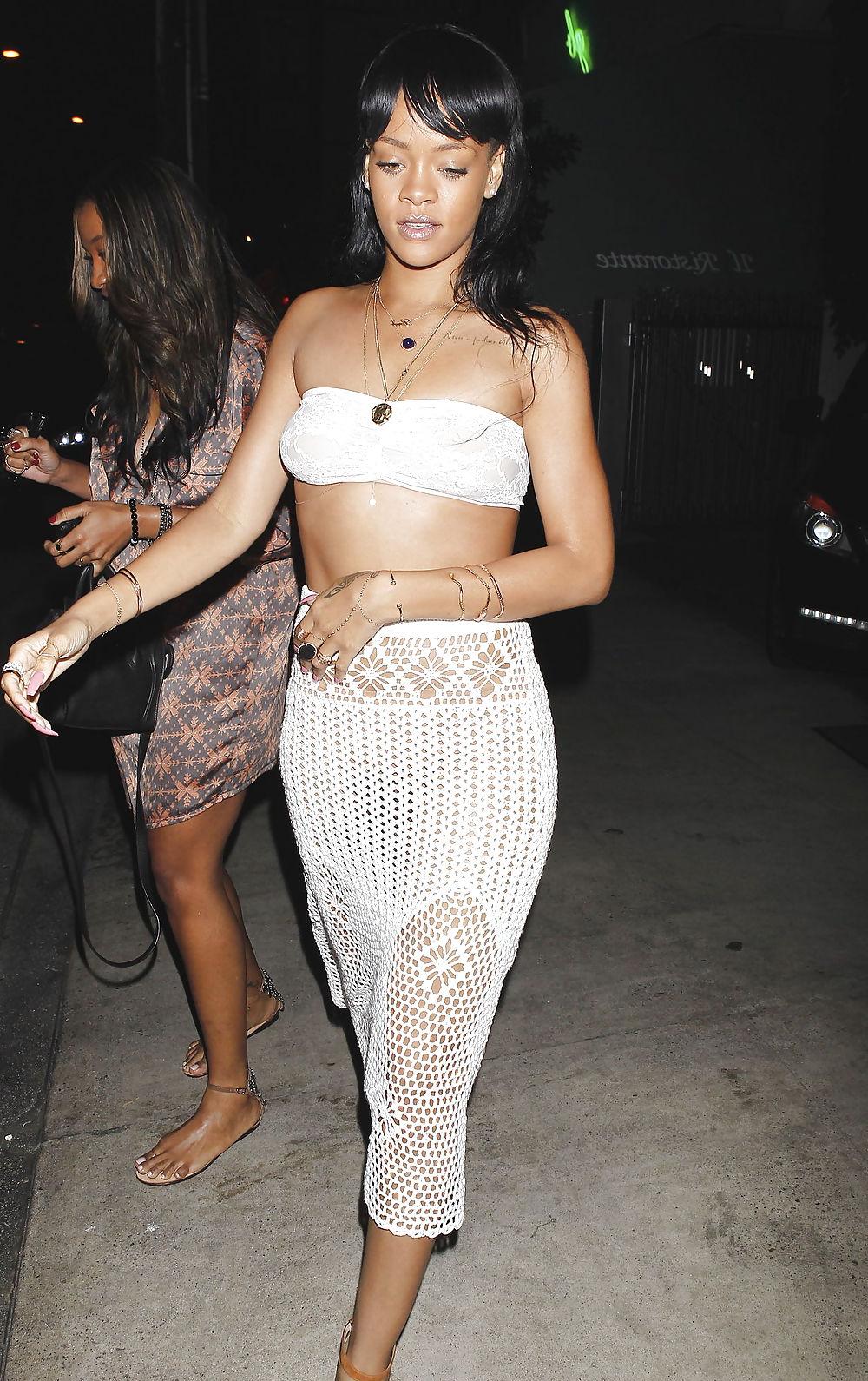 16P Rihanna PERKY TITS in Santa Monica