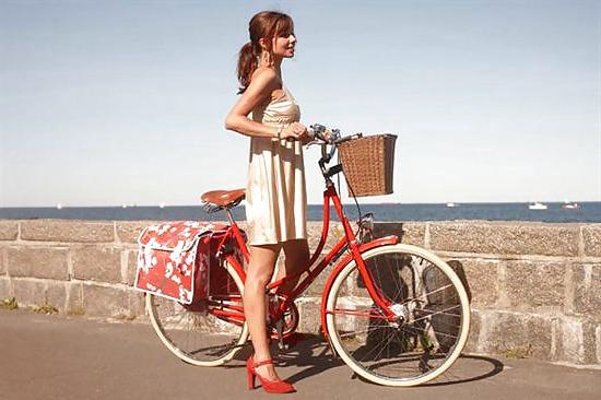 16P Babes riding bicyles in high heels 
