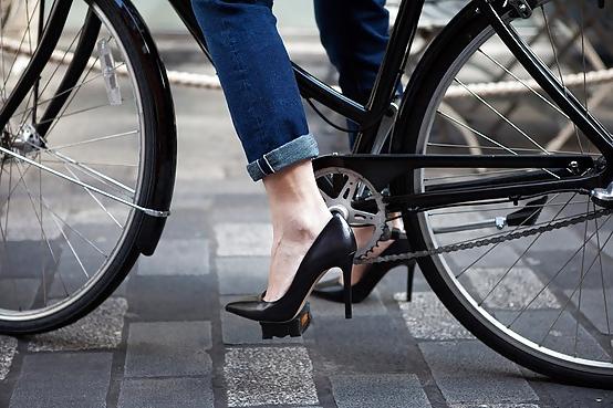 16P Babes riding bicyles in high heels 