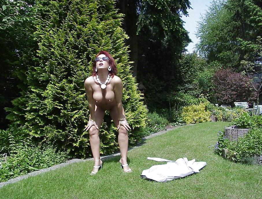 20P Mature Erika horny in her garden
