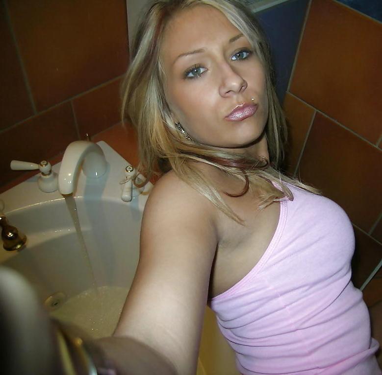 25P Pretty Big-Tit Blonde Teen