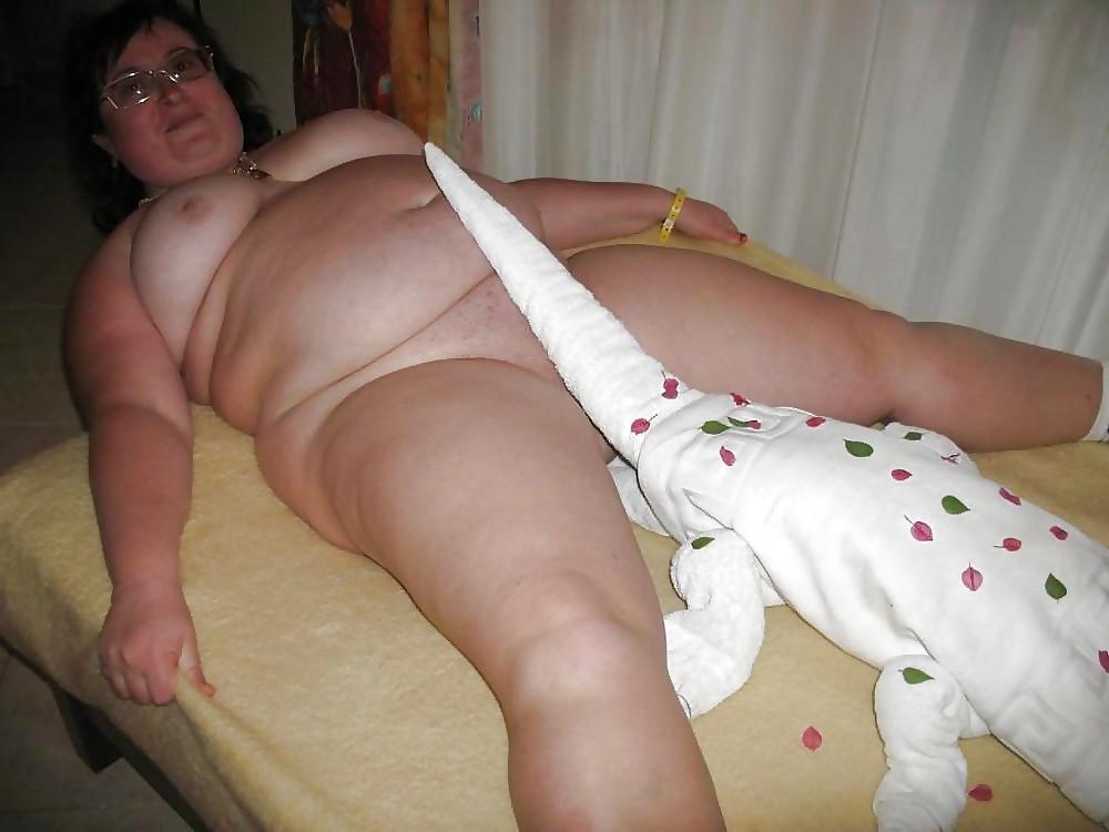 25P Big titted mature-chubby ladies spread their sexy bare legs2