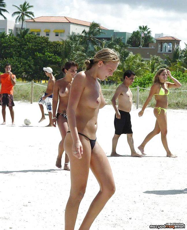 25P Stunning topless babes on the beach