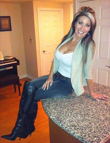 25P Sexy In Boots