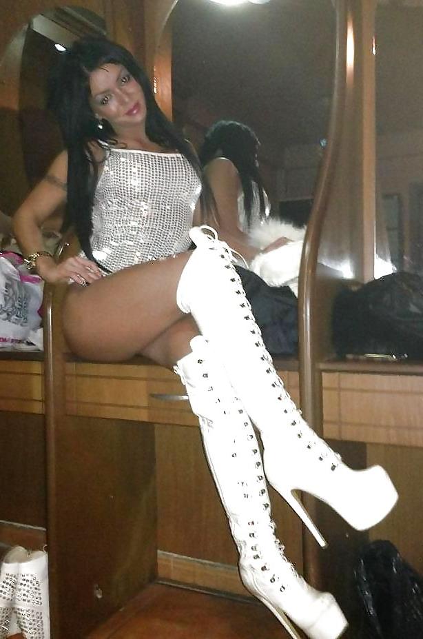 25P Sexy In Boots