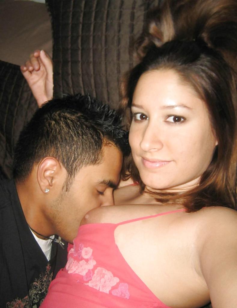 25P Indian chick having fun with bf