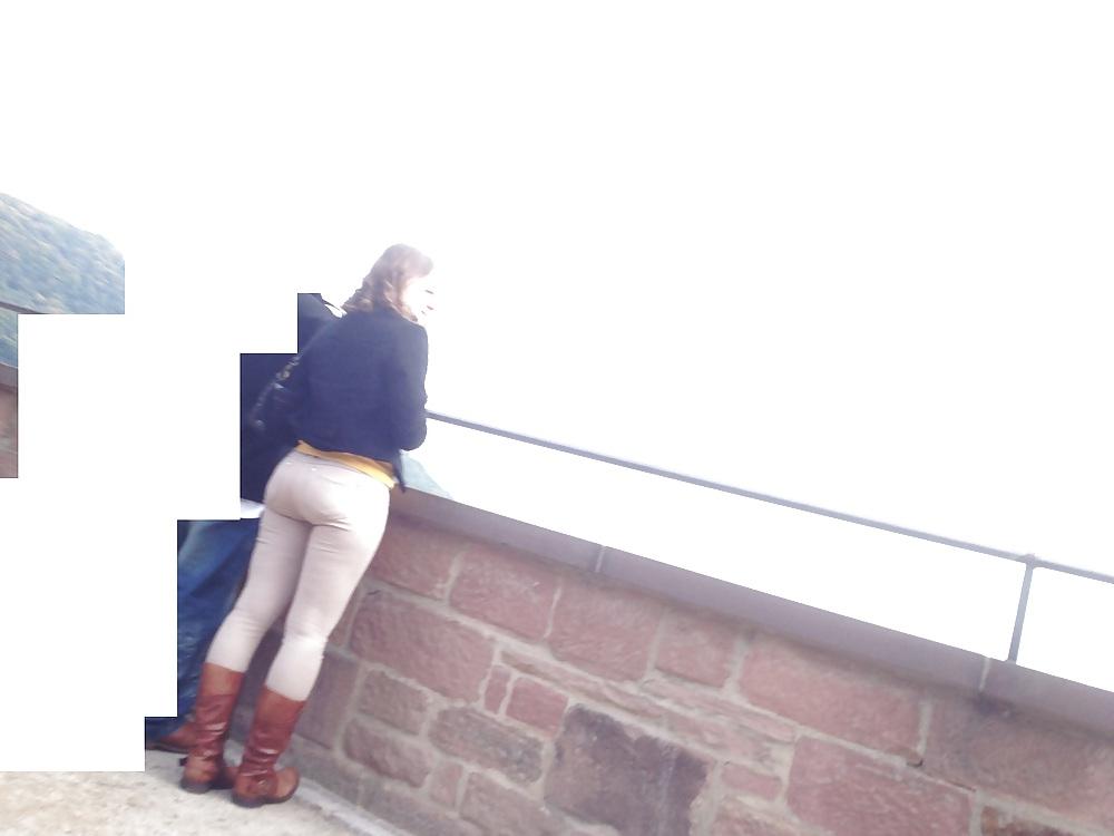 23P Candid Ass in tight Jeans and Boots - Voyeur