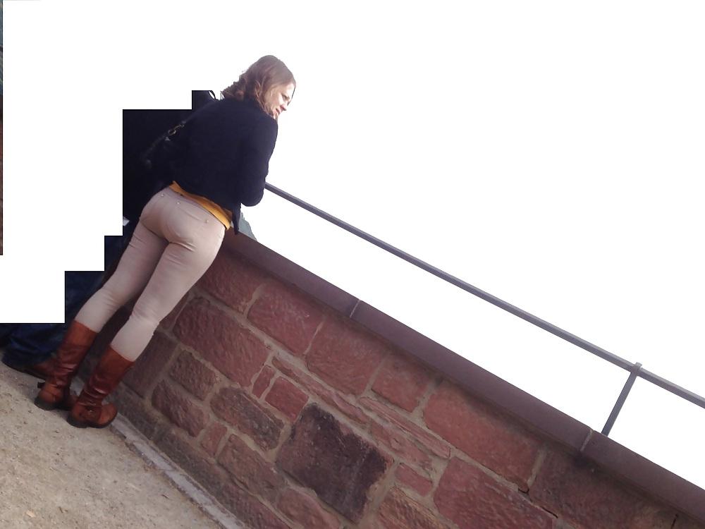 23P Candid Ass in tight Jeans and Boots - Voyeur