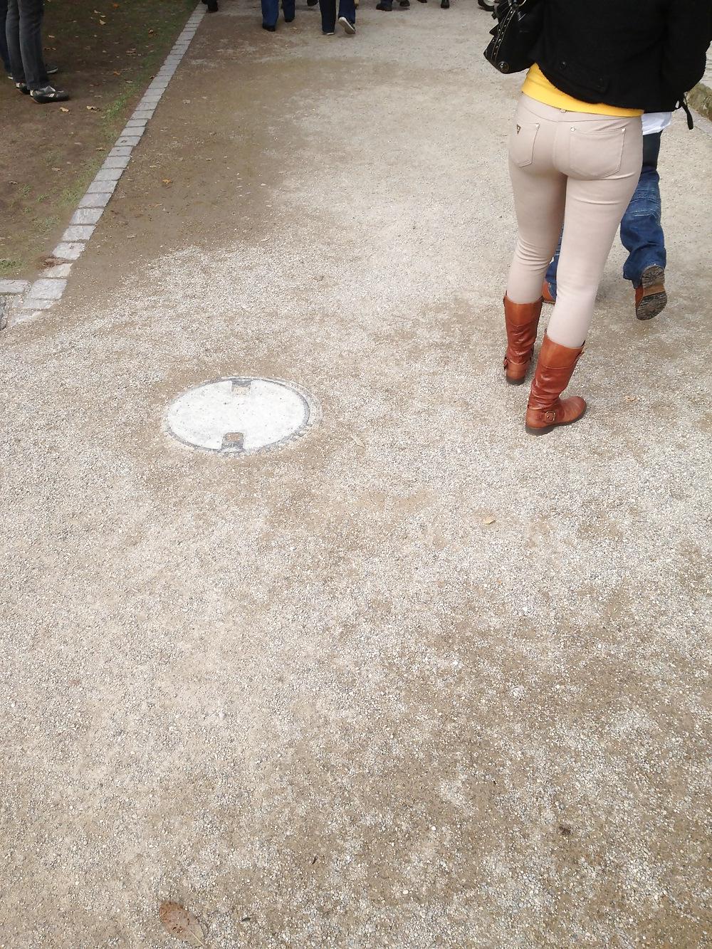 23P Candid Ass in tight Jeans and Boots - Voyeur