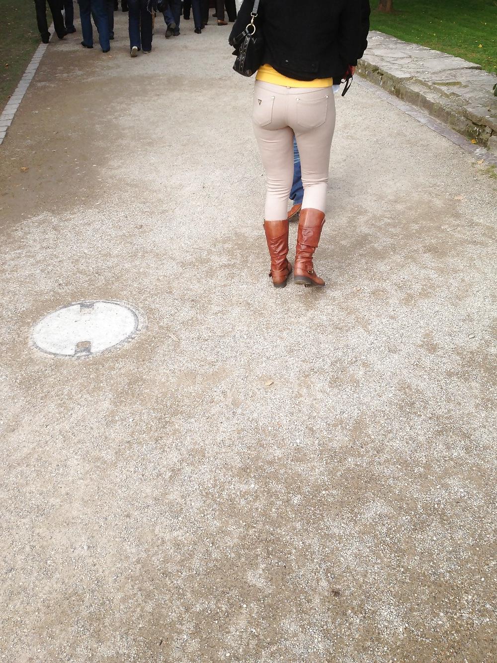 23P Candid Ass in tight Jeans and Boots - Voyeur