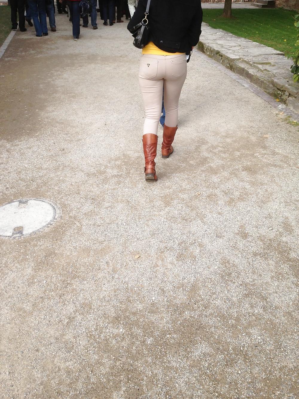 23P Candid Ass in tight Jeans and Boots - Voyeur