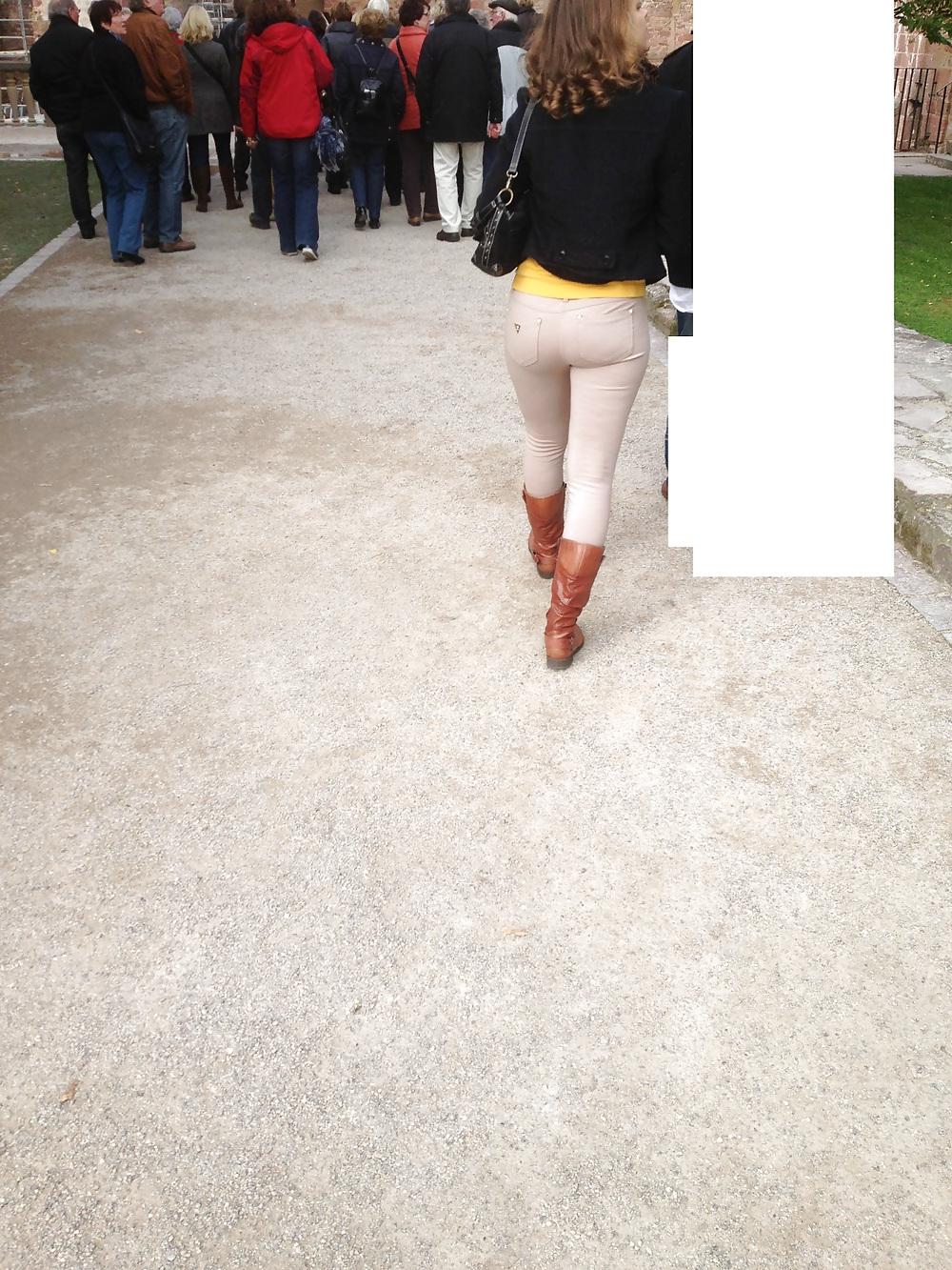 23P Candid Ass in tight Jeans and Boots - Voyeur